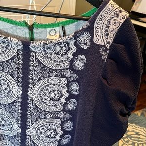 $5 BLUE & WHITE ANTHROPOLOGIE TUNIC 😳 sz L